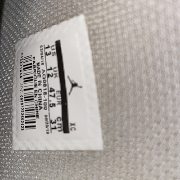 Air Jordan 1 shoes - Picture 4 of 5